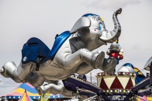 Elephant Carnival Ride Amusement  - AnnBoulais / Pixabay