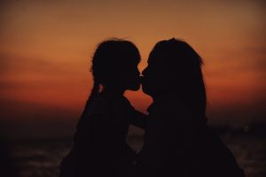 Mother Child Kiss Silhouette  - AlemCoksa / Pixabay