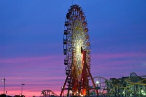 Sunset Amusement Park Ferris Wheel  - yamabon / Pixabay
