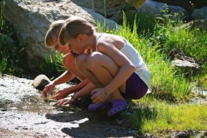 Children Nature Out Summer Water  - Pezibear / Pixabay
