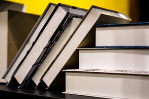 Books Bookshelf Bookcase Study  - juno1412 / Pixabay